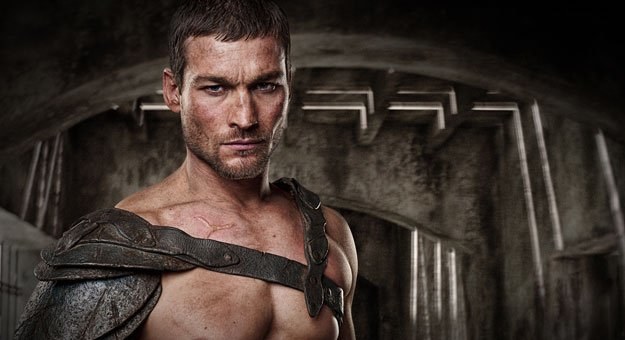 Tytułowy bohater serialu "Spartakus: Krew i piach" /HBO