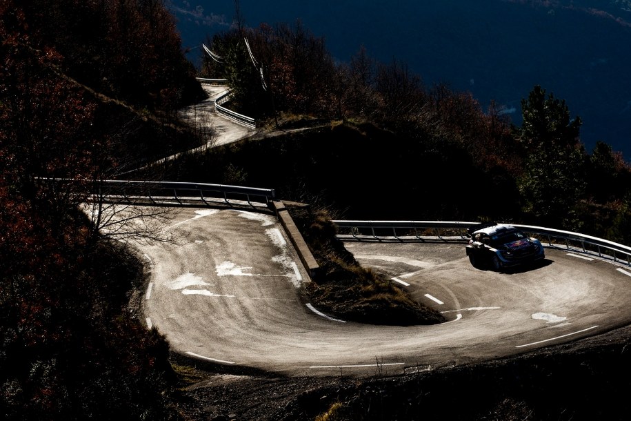 Tytułu mistrza świata bronił będzie w sezonie 2019 Sebastien Ogier (na zdjęciu: na trasie 86. Rajdu Monte Carlo) /	NIKOS MITSOURAS /PAP/EPA