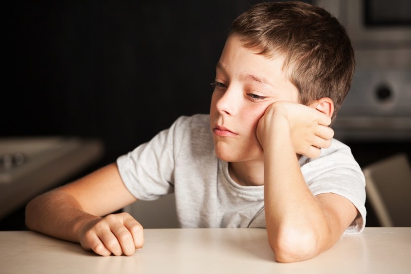 U dzieci niespecyficzne objawy depresji to bóle głowy, brzucha, zaparcia, a także pogorszenie wydolności fizycznej /123RF/PICSEL