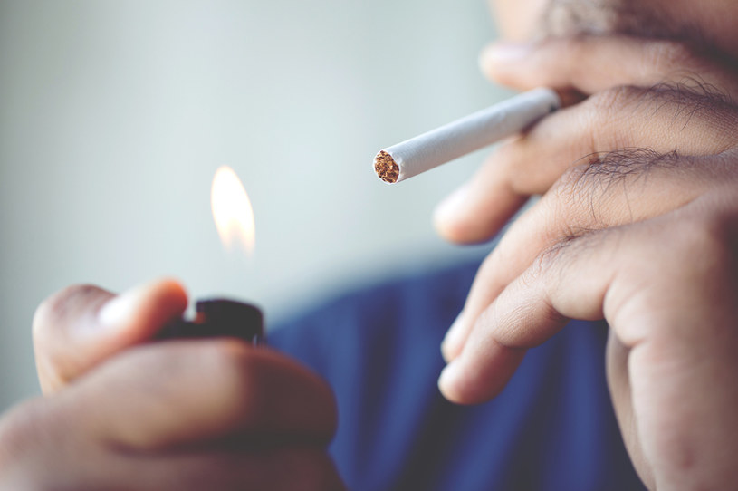 U osób palących śmierć z powodu chorób naczyniowych jest bardziej prawdopodobna niż z powodu raka płuc /123RF/PICSEL