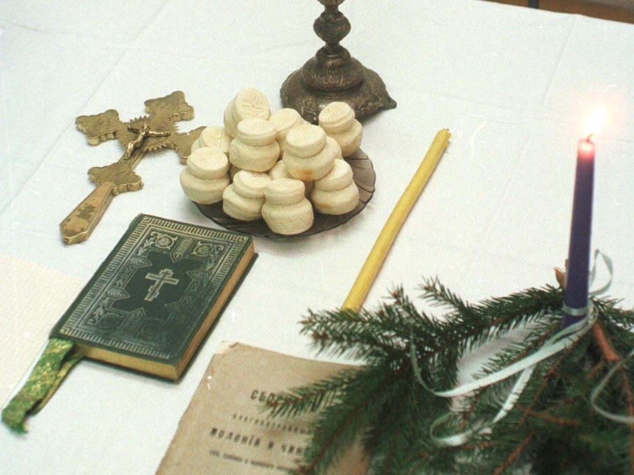 U prawosławnych na Podlasiu wieczerza zacznie się od podzielenia się prosforą /Zdzisław Lenkiewicz    /PAP