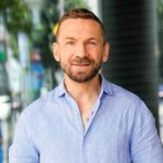 U szczytu sławy rzucił wszystko i przepadł. Tak wygląda nowe życie Kossakowskiego