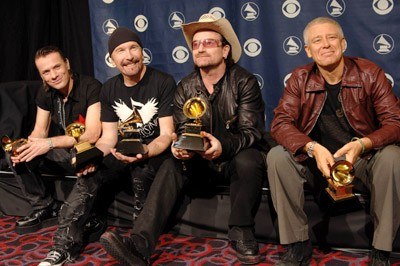 U2 ze swoimi nagrodami Grammy /arch. AFP