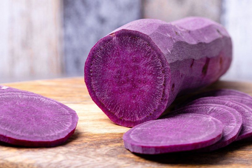 Ube, znany głównie jako fioletowy batat, to nie tylko warzywo, lecz prawdziwy kulinarny klejnot /123RF/PICSEL