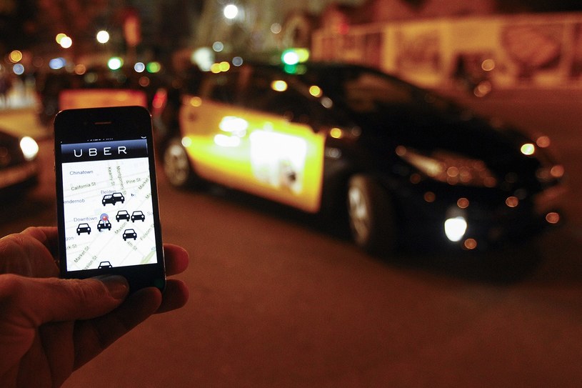 Uber dostał zakaz działalności w Hiszpanii /AFP