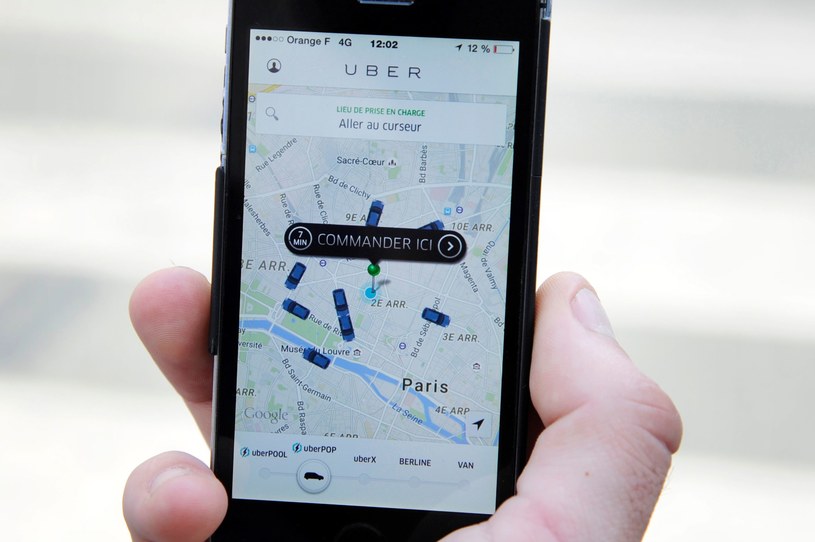 Uber spotyka się z atakami taksówkarzy w USA, Anglii, Francji, Polsce i wielu innych krajach /AFP