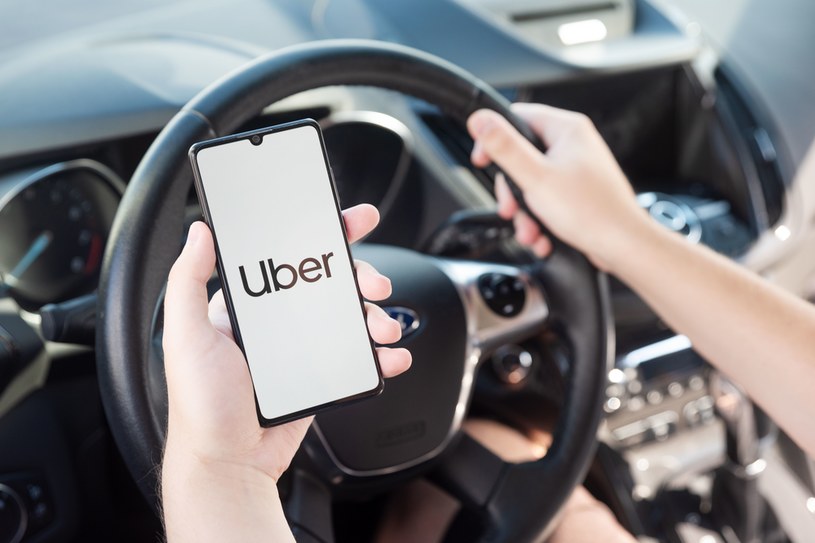 Uber testuje funkcję pozwalającą na rejestrowanie kamerą smartfona całego przejazdu taksówką /123RF/PICSEL