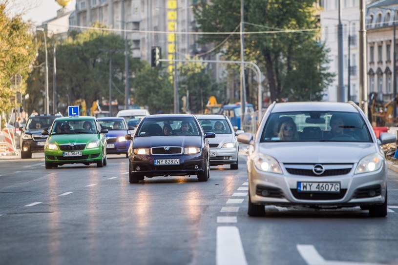 Ubezpieczalnie chcą monitorować sposób jazdy kierowców /Andrzej Stawiński /Reporter