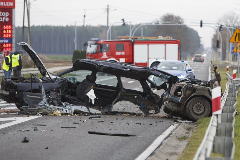 Ubezpieczyciel pokryje też koszty sprzątania drogi po wypadku? /MAREK MALISZEWSKI/REPORTER /Agencja SE/East News