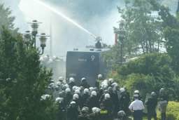 Ubiegłoroczna deminstracja zamieniła się w starcia z policją. Fot.: J. Zdzarski /Agencja SE/East News
