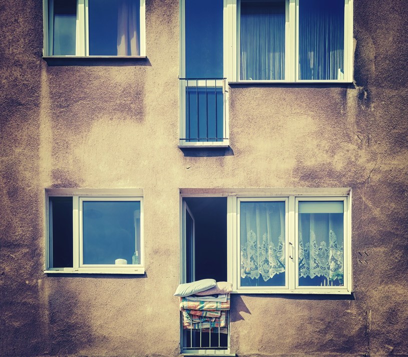 "Ubogie" warunki mieszkaniowe to codzienność wielu milionów Polaków. Zdj. ilustracyjne /123RF/PICSEL