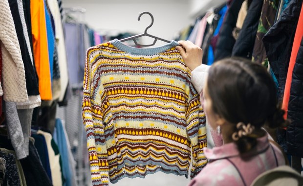 ​Ubrania z lumpeksu podbijają Polskę. Rynek przeżywa prawdziwy boom