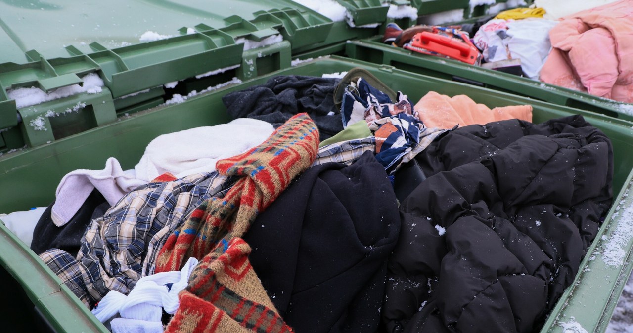Ubrania z PSZOK-ów powinny trafiać do recyklingu, ale są głównie spalane. /Adam Burakowski/East News /East News