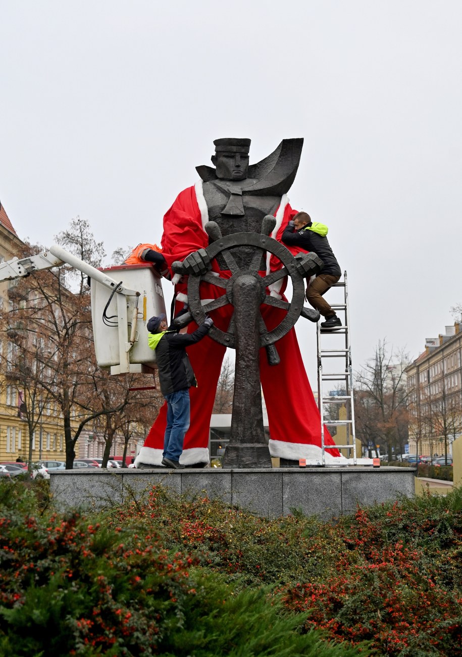 Ubranie marynarza to wyzwanie /	Marcin Bielecki   /PAP