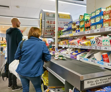Ubywa sklepów w Polsce. Wyjątkiem są warzywniaki i sklepy monopolowe 