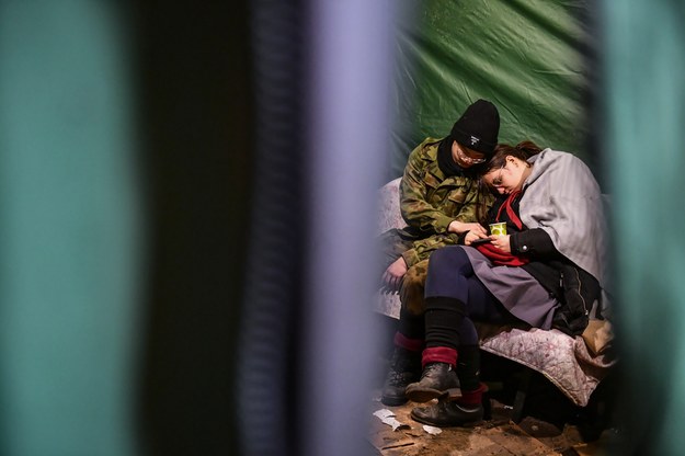 Uchodźcy na polsko-ukraińskim przejściu granicznym w Dorohusku /Wojtek Jargiło /PAP