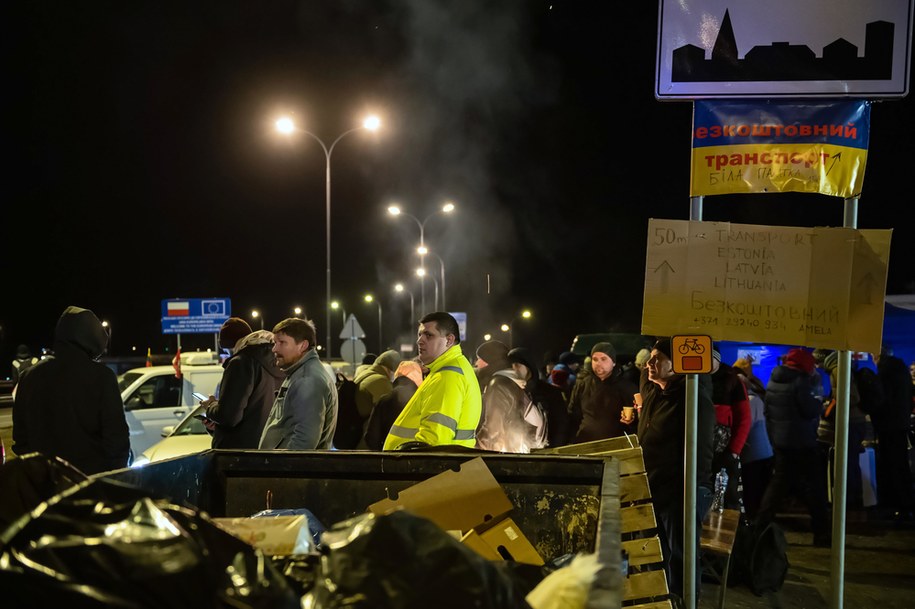 Uchodźcy na polsko-ukraińskim przejściu granicznym w Hrebennem /Wojtek Jargiło /PAP