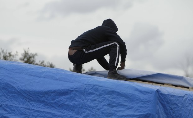 "Uchodźcy nie mają pieniędzy. Przestępcy pokazują im, jak zarobić kasę"  