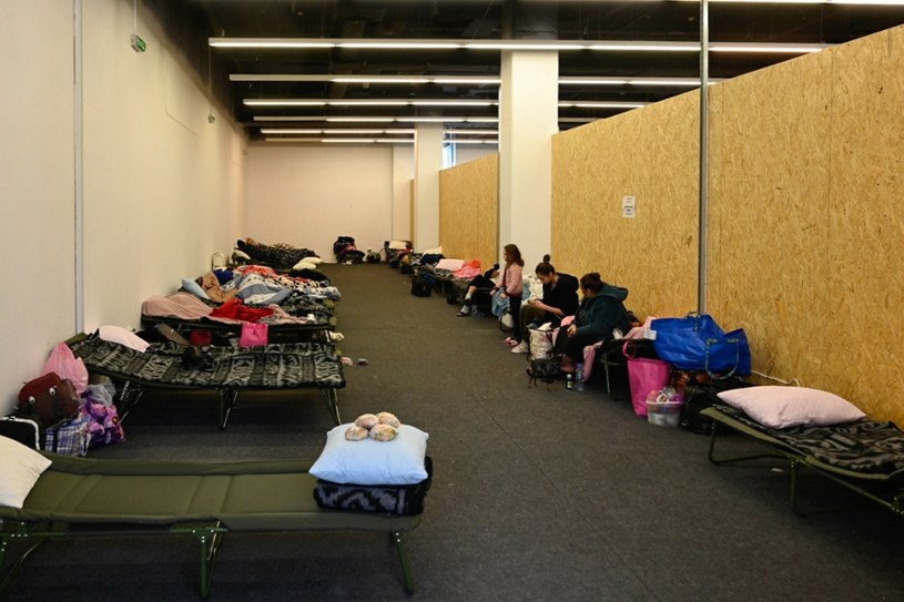 Uchodźcy powinni również dokładnie przyglądać się ofertom wynajmu /Marek Lasyk  /Reporter