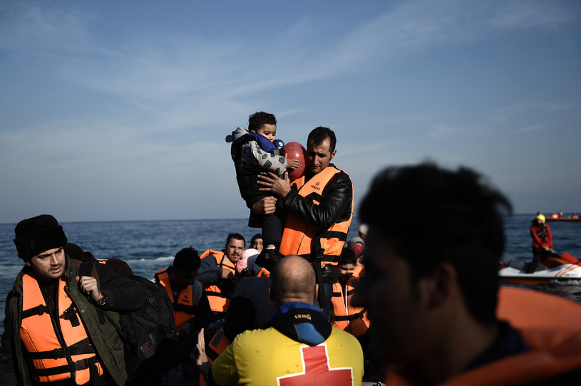 Uchodźcy u wybrzeży Lesbos /AFP