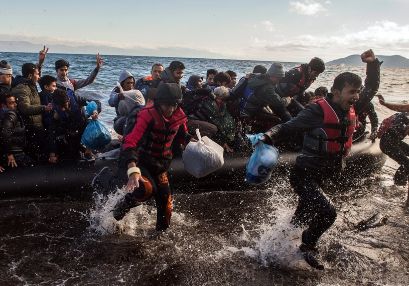 Uchodźcy wciąż napływają do Grecji /FILIP SINGER /PAP/EPA
