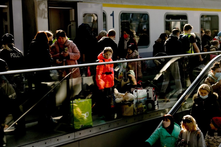 Uchodźcy z Ukrainy docierają do Polski, Niemiec, Rumunii /PAP
