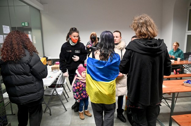 Uchodźcy z Ukrainy na Dworcu Głównym w Szczecinie (zdjęcie z 06.03.2022) / 	Marcin Bielecki    /PAP