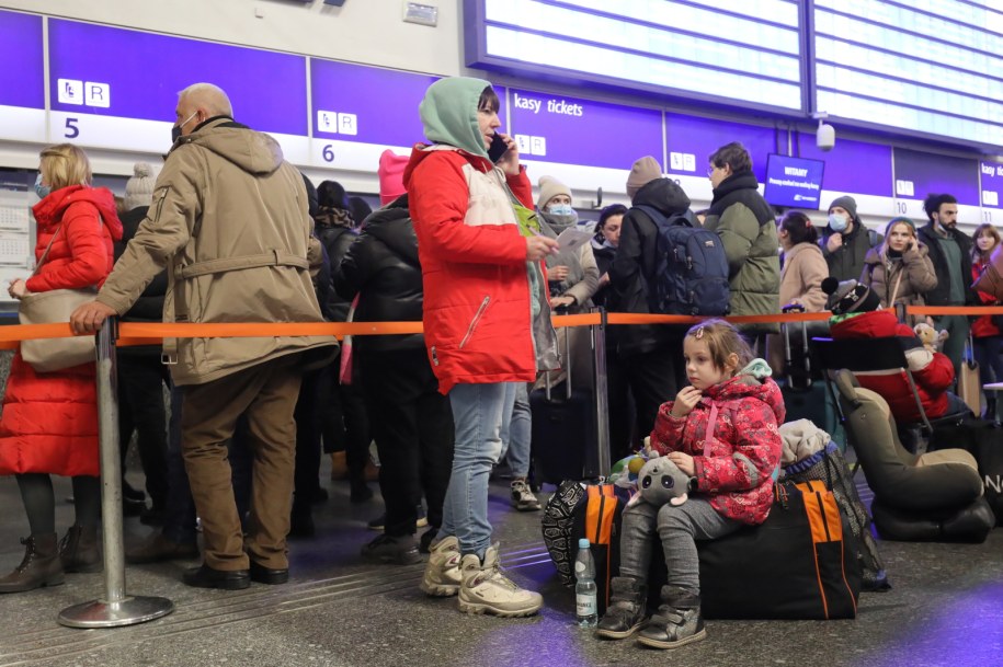 Uchodźcy z Ukrainy na dworcu Warszawa Centralna / 	Paweł Supernak   /PAP