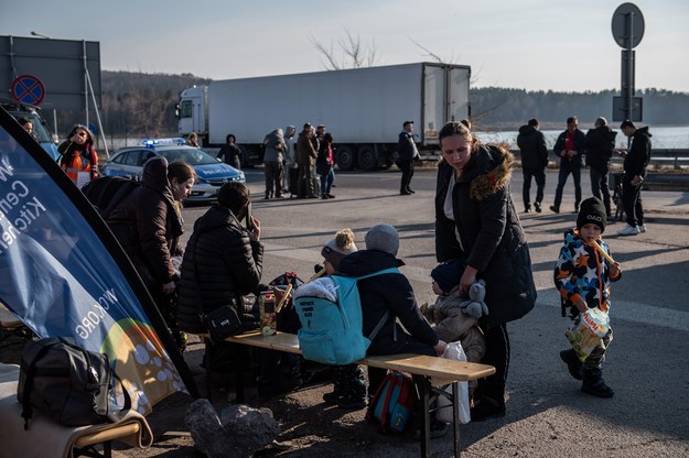 Uchodźcy z Ukrainy na polsko-ukraińskim przejściu granicznym w Hrebennem /Wojtek Jargiło /PAP