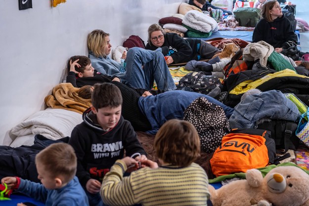 Uchodźcy z Ukrainy w punkcie recepcyjnym w Lubyczy Królewskiej /Wojtek Jargiło /PAP