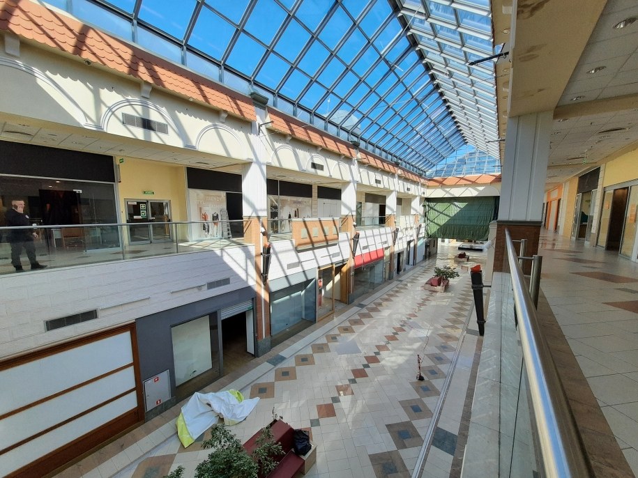 Uchodźcy znajdą schronienie w dawnej galerii Plaza /Marek Wiosło /RMF24