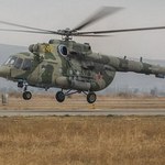 Uchwycili na filmie, jak dron o włos mija śmigłowiec Mi-8