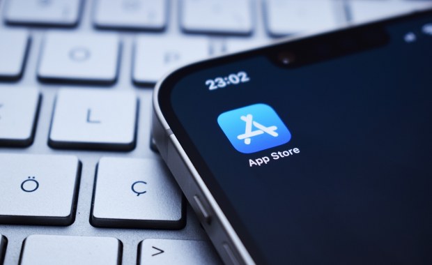 Ucieczka od ceł Trumpa. Apple chce przenieść montaż iPhone'ów do Indii