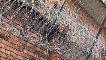 Ucieczka więźnia z miejsca pracy w Warszawie. Trwają poszukiwania