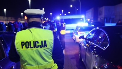 Uciekał golfem, potrącił policjanta, taranował radiowozy. Dantejskie sceny w Warszawie