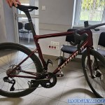 Uciekał na kradzionym rowerze trasą wyścigu. Wyprzedził peleton, znalazł się w czołówce