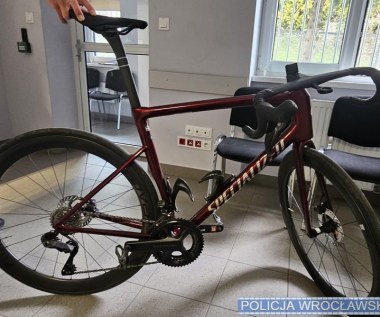 Uciekał na kradzionym rowerze trasą wyścigu. Wyprzedził peleton, znalazł się w czołówce