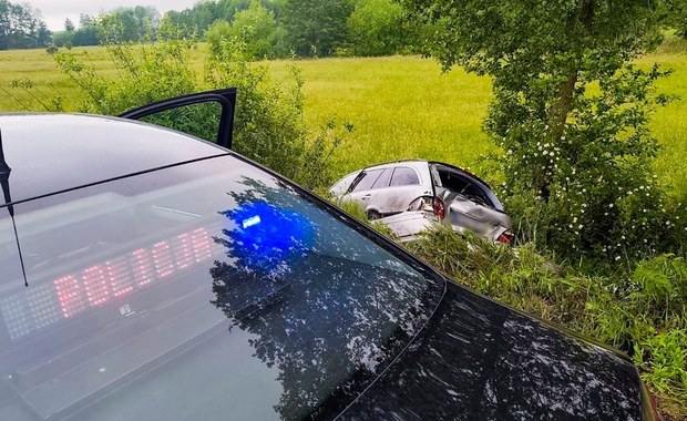 Uciekał przed policją 200 km/h i skończył w rowie z 200 punktami