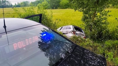Uciekał przed policją 200 km/h i skończył w rowie z 200 punktami