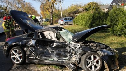 Uciekał przed policją i uderzył w autobus przewożący dzieci