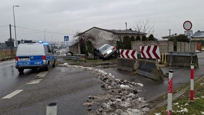 Uciekał przed policją i wylądował na płocie. Pościg w Tychach