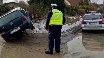 Uciekał przed policją, rozbił się, a potem zostawił rodzinę w aucie