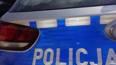 Uciekał przed policją, spowodował wypadek. W aucie zostawił pasażerów 