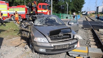 Uciekał przed policją, wjechał pod pociąg