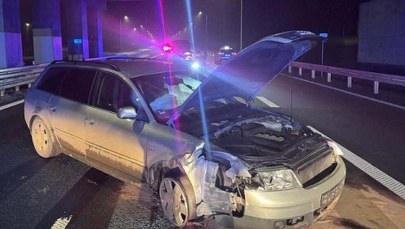 Uciekał przed policją z uszkodzonymi oponami. Tłumaczenie zaskakuje