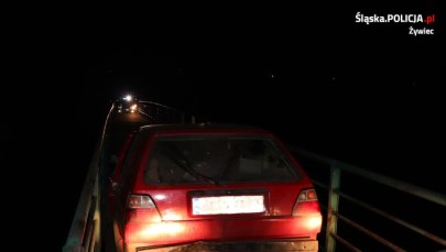 Uciekał przed radiowozem, wjechał na kładkę dla pieszych