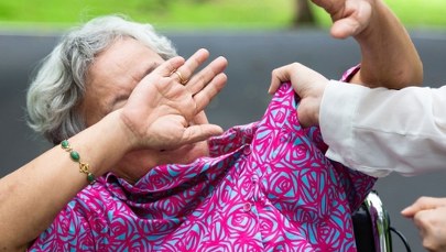Uciekła przed synem do sąsiadów. Jest finał dramatu 85-latki z Kęt