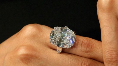 Uczciwość popłaca. Bezdomny oddał pierścionek i dostał 88 tys. dolarów