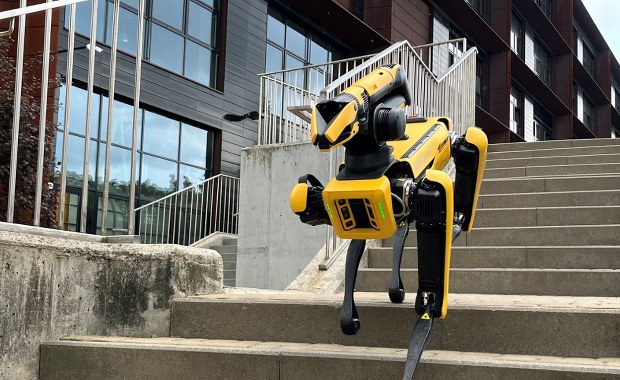 Uczelnia sprawiła sobie cyberpupila. Dotrze tam, gdzie nie wejdzie człowiek