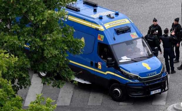 Uczeń zaatakował koleżankę nożem. Brutalny atak w szkole na zachodzie Francji